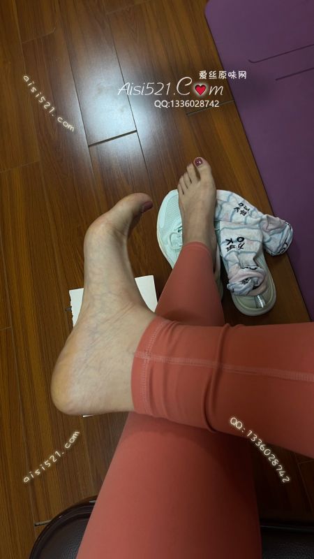 摊牌！棉袜专家嘻嘻 本人瑜伽健身教练40码酸汗脚，穿棉袜味十足这双粉色的棉袜跑步健身穿了三天味道酸臭上头 冲鼻子喜欢欲购从速哦 下单快快快告急原味丝袜|袜类臭棉袜